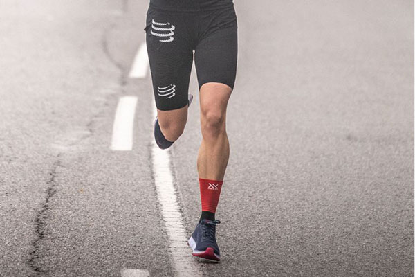 chaussettes-de-compression-moyennes-hautes-compressport