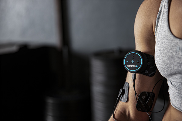 compex mini avec module sans fil sur le bras